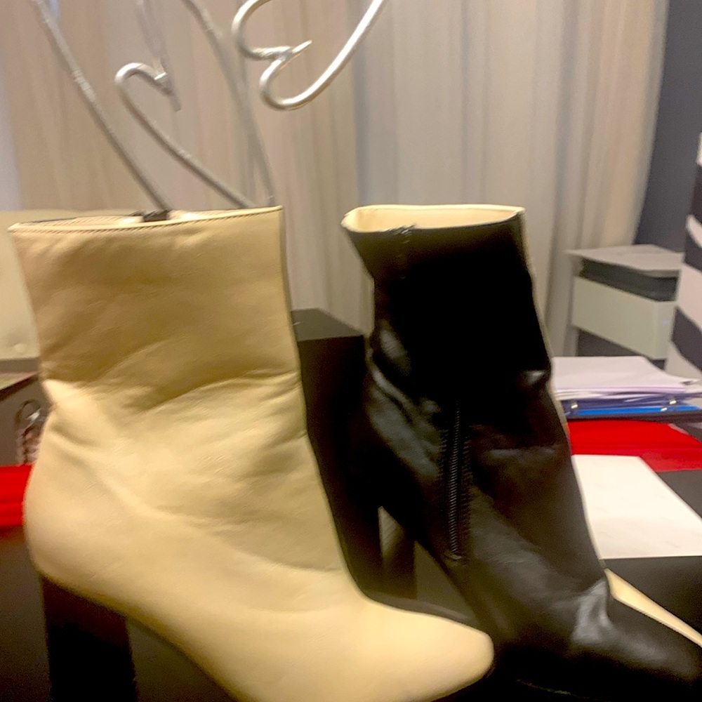 Black and off white ankle boots 9.5 never worn. Man made material. Super cute